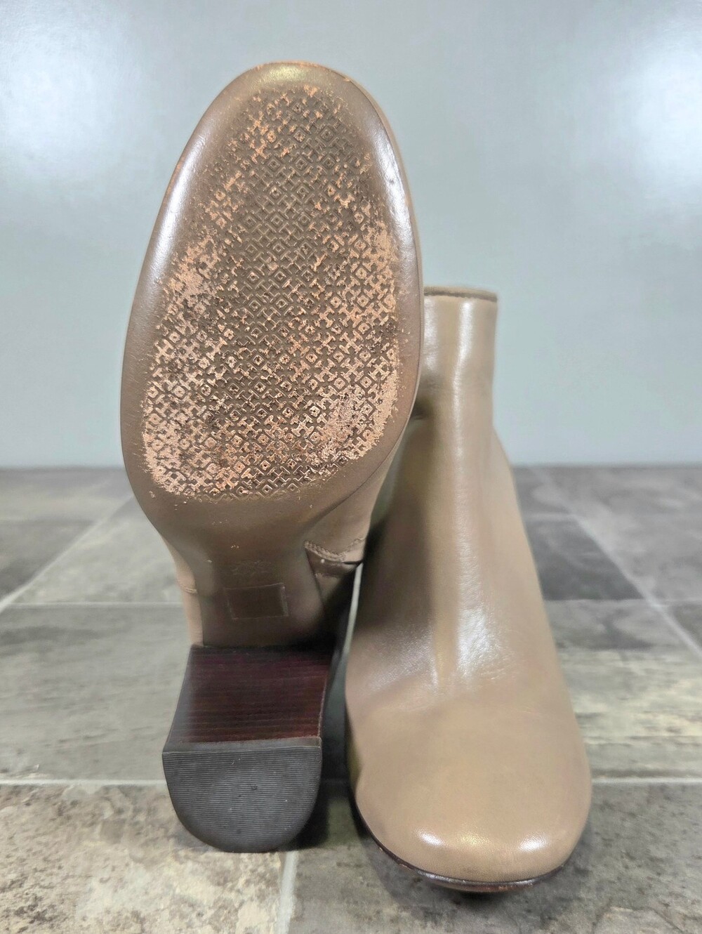 TORY BURCH BOWIE FANGO LEATHER ANKLE BLOCK HEEL BOOTIES. - Picture 6 of 9